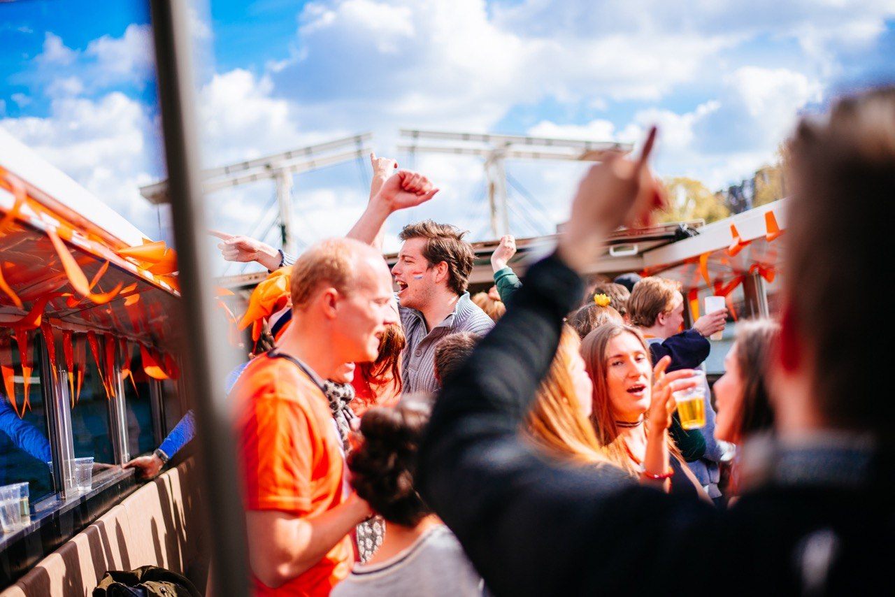 Koningsdag kings museumplein willem koninginnedag nederland oranje kleding kingsday vol heel reina fiesta kroning rey naranja maand annemarieke helemaal feast